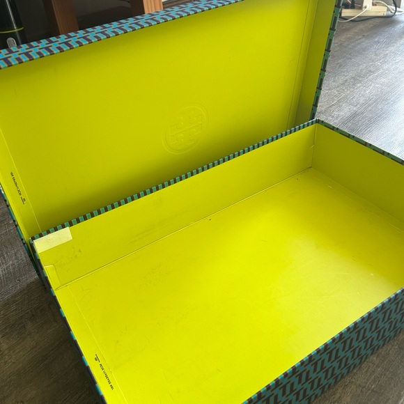 Tory Burch Patterned Box - Picture 3 of 8